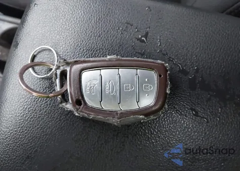 2020 Hyundai Elantra Value Edition z USA, uszkodzony, nr VIN 5NPD84LF2LH536263